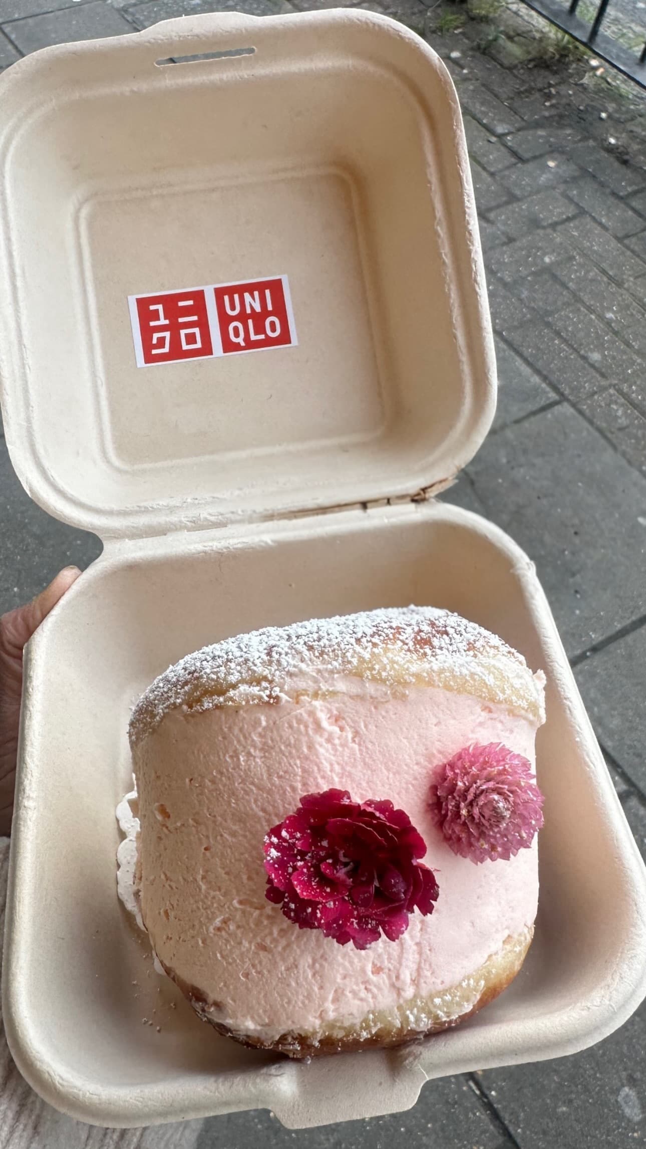 Uniqlo × Greedy Cow Bakes, secondary